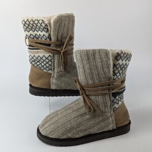 Muk Luks Womens Size 9 Slipper Boots Cozy Essentials Reliable Milwaukee Faux Fur